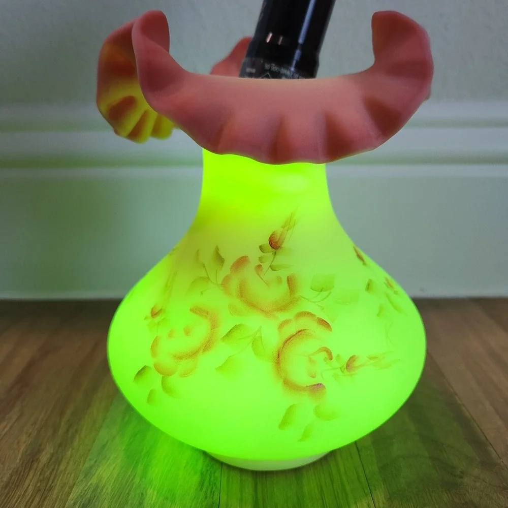 VTG Fenton Burmese URANIUM GLOW Glass Ruffled Vase Hand Painted Sign Debra Hill